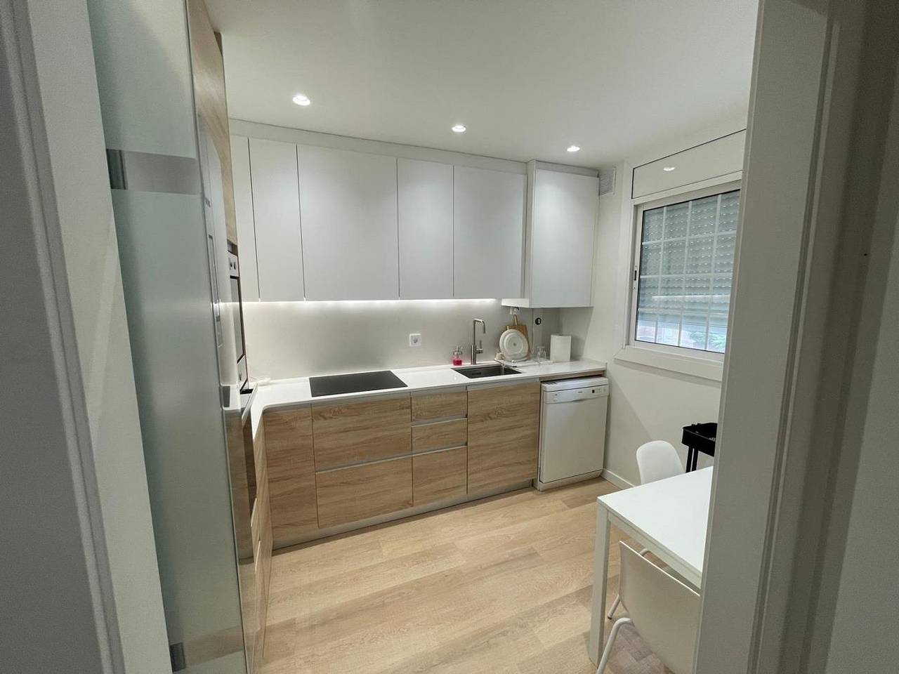 Acogedora Habitación cerca de Restaurante y Río - WiFi, AC, Cocina in San Cugat del Vallés, Interior de Barcelona
