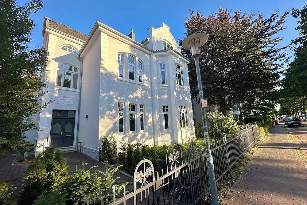 Ganze Wohnung, Uferresidenz: Altbau-Charme, Komfort & Wasserblick in Oldenburg, Oldenburger Münsterland