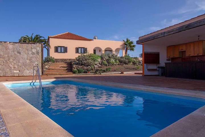Maison d’hôte pour 2 personnes, avec Terrasse et Jardin ainsi que Piscine et Vue