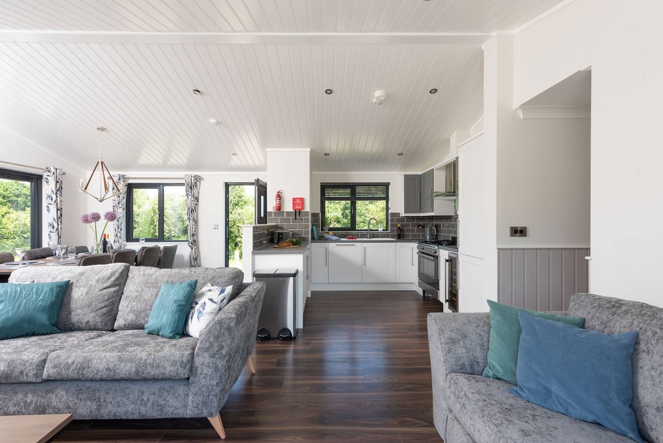 Juniper Lodge, 28 Roadford Lake Lodges in Broadwoodwidger, Devon