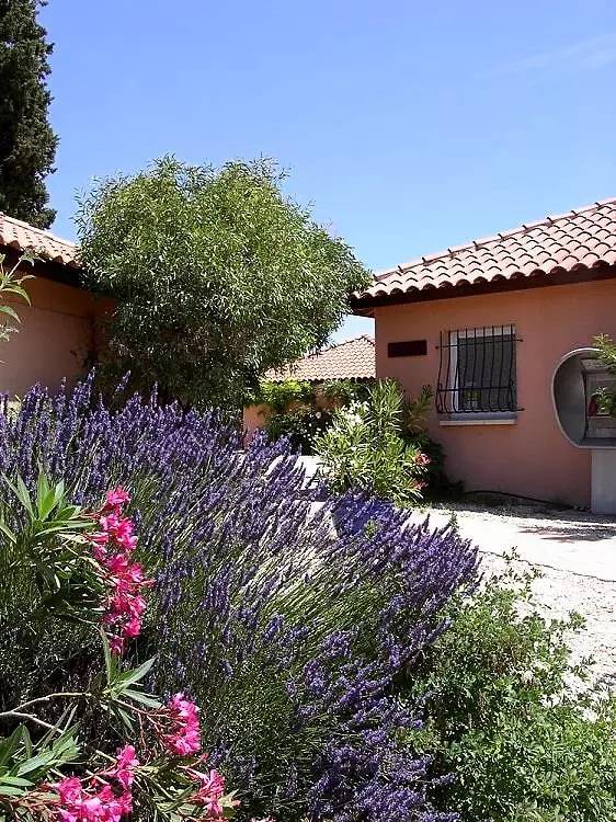 Gîte pour 2 personnes, avec piscine et terrasse à Graveson - 3