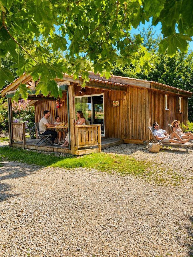 Gîte pour 8 personnes, avec piscine ainsi que jardin et vue à Marquay