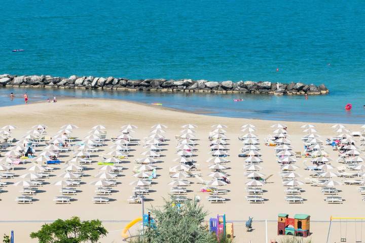 Mobil home pour 6 personnes, avec piscine et terrasse à Rimini - 4