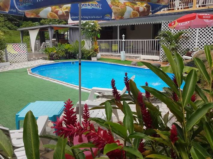 Gîte pour 2 personnes, avec piscine et terrasse à Morne-à-l'Eau