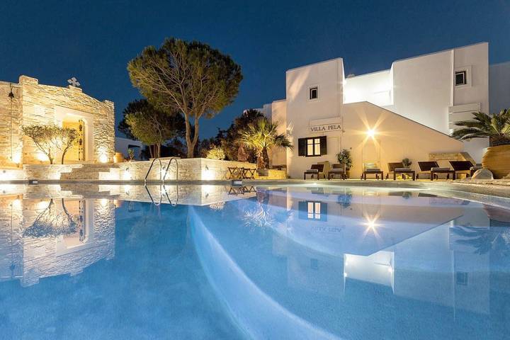 Appart’hôtel pour 4 personnes, avec jardin et piscine ainsi que vue et terrasse, animaux acceptés