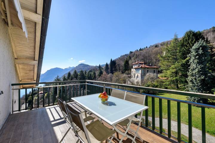 Ganze Wohnung, Ferienwohnung 'Finestra Sul Lago Bellagio' mit Seeblick, privater Terrasse & Wlan in Civenna, Gemeinde Bellagio