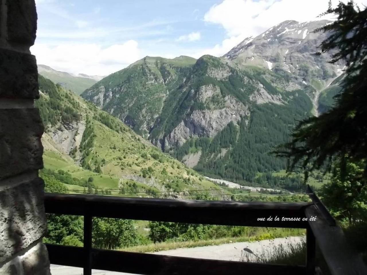 Entire apartment, Mountain-side apartment with mountain views, private terrace and Wi-Fi in Orcières, Écrins National Park