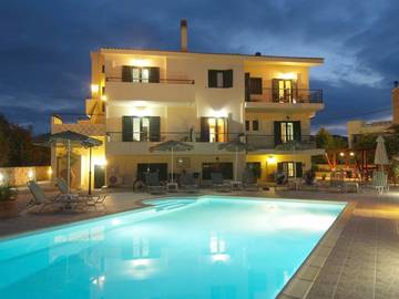 Gîte pour 3 personnes, avec vue ainsi que piscine et jardin dans Vámos