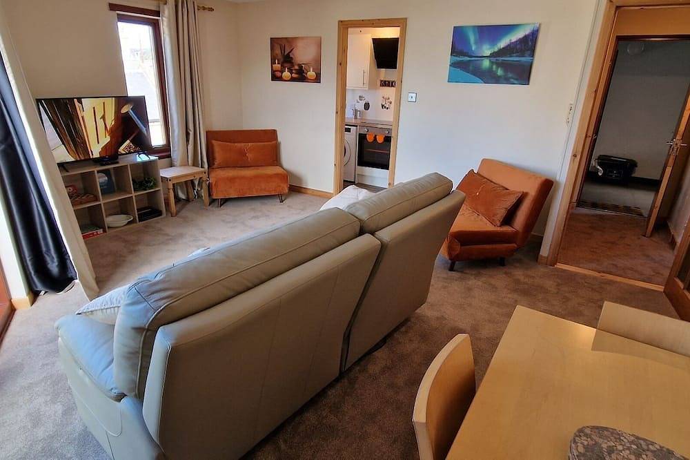 Entire apartment, Centre of Town, Minutes to the Beach and Transport Hubs, Private Parking! in Nairn, Highlands