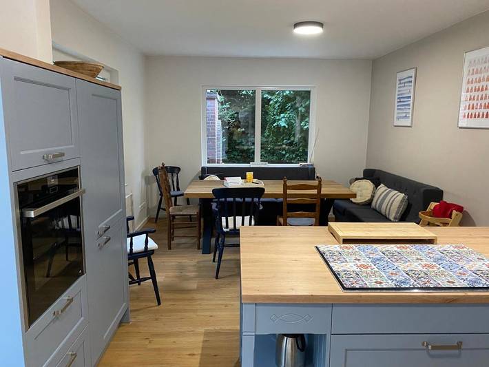 Ferienwohnung für 12 Personen, mit Terrasse und Garten sowie Seeblick und Ausblick