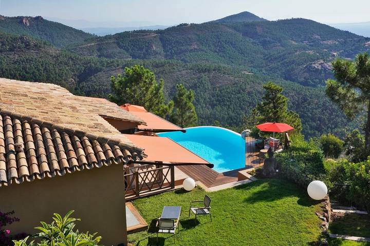 Casa de vacaciones para 6 personas, con vistas además de jardín y piscina - 1