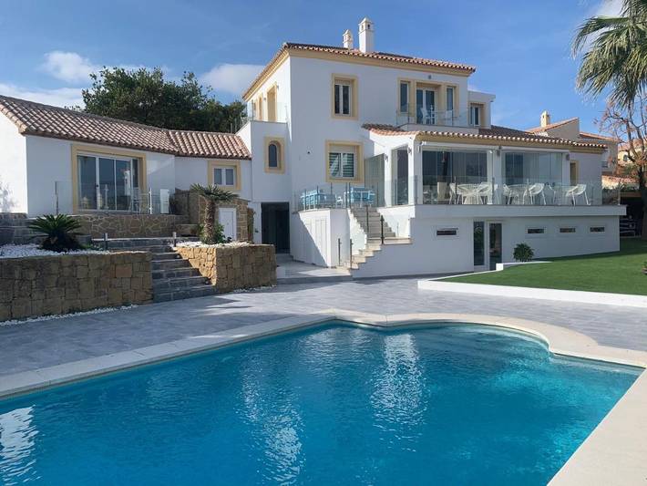 Alojamiento y desayuno para 4 personas, con Terraza y Jardín además de Piscina y Sauna en Manilva