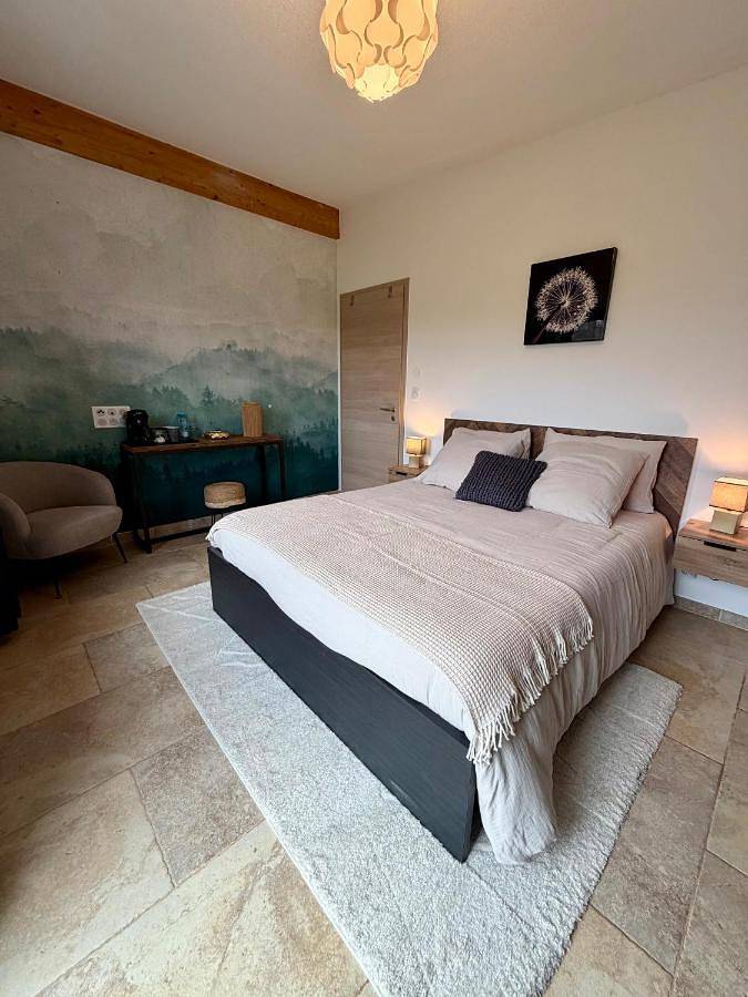 Maison d’hôte pour 4 personnes, avec Jacuzzi et Terrasse ainsi que Jardin et Vue