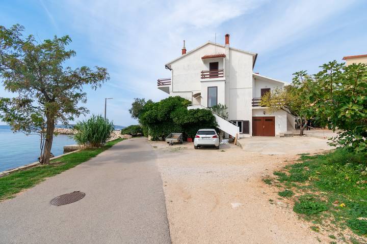Apartament wakacyjny dla 2 osób, z balkon, zwierzęta dozwolone w Mandre