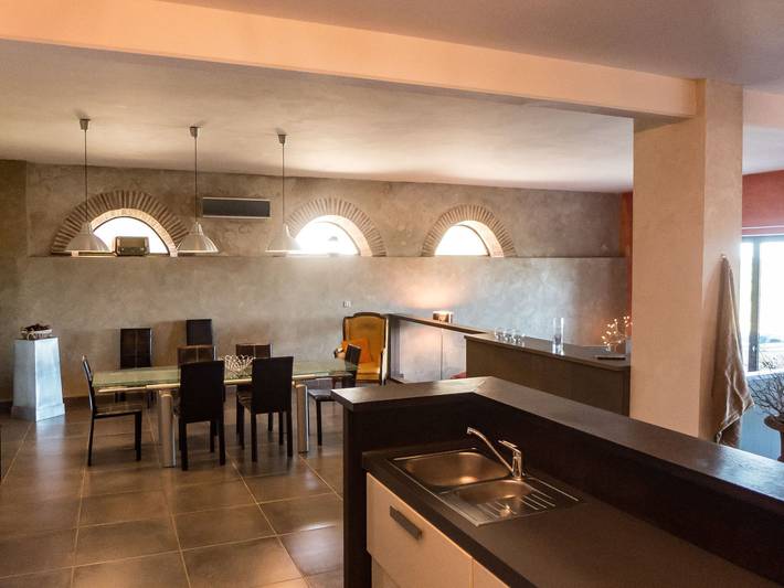 Location de vacances pour 16 personnes, avec jardin ainsi que balcon et piscine à Pauligne