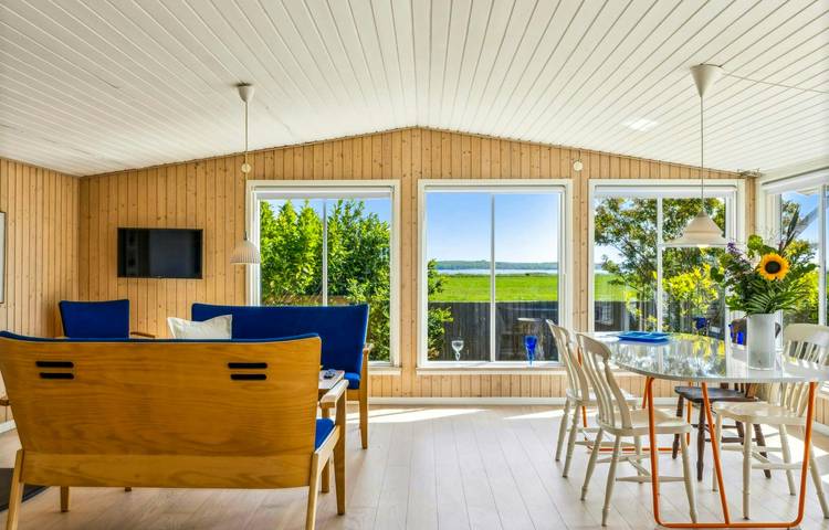 Ferieudlejning for 4 personer, med terrasse, husdyr tilladt i Enø