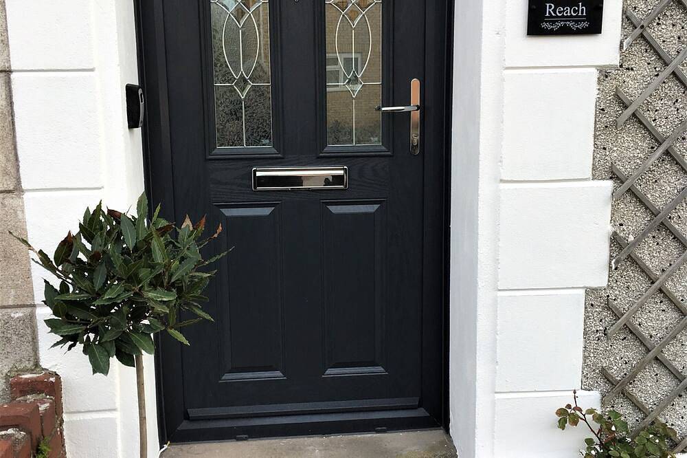 Welcoming family holiday home close to sea, beach,  activities and country park in Burry Port, Carmarthenshire