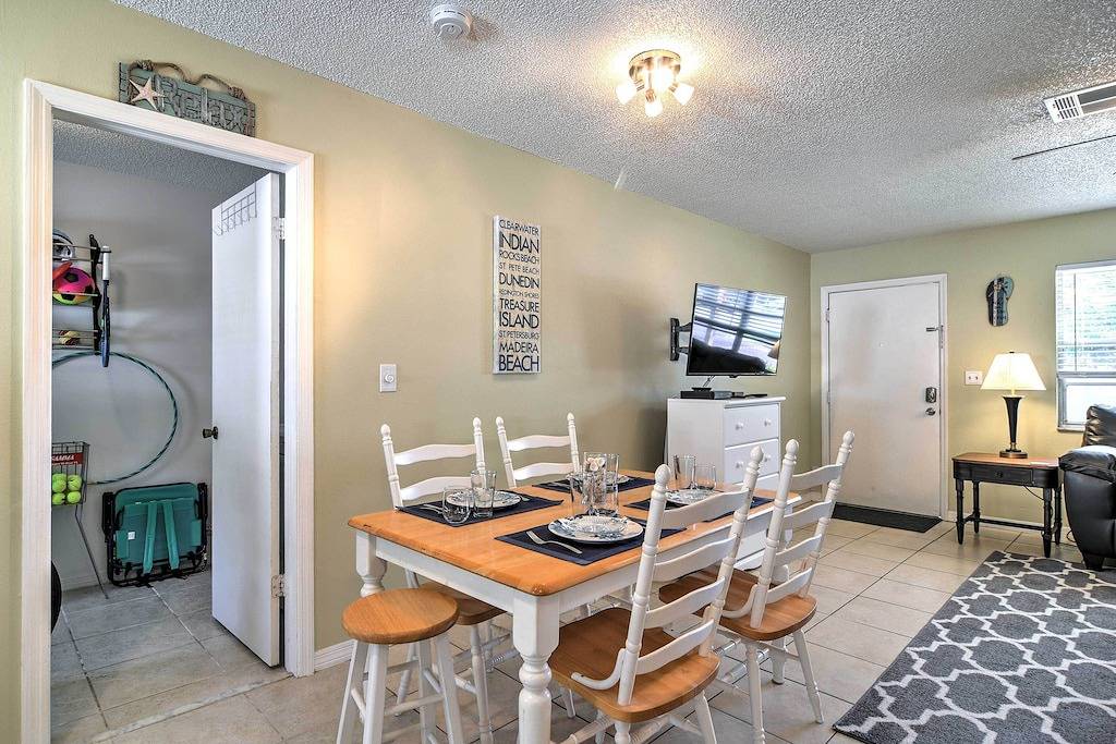Largo Townhome - 10 Minuten nach Indian Rocks Beach! in Largo, Pinellas County