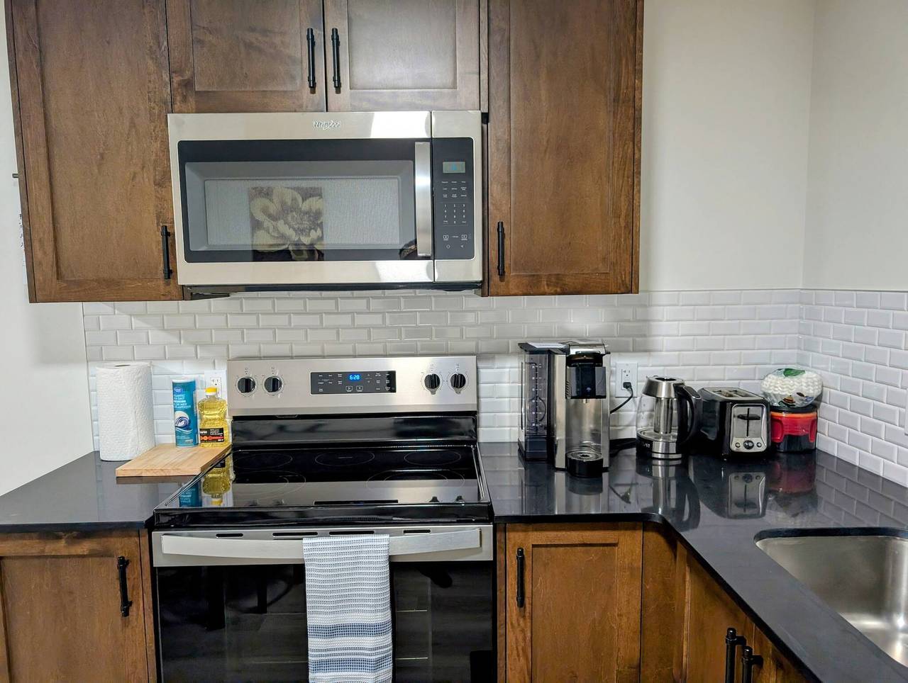 Gästesuite mit 2 Schlafzimmern in Sw in Calgary, Kanadische Rocky Mountains