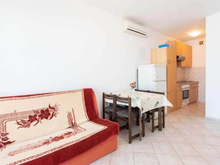 Ganze Wohnung, Spacious and Cozy Seafront Apartments - Two Bedroom Apartment  with Terrace and Sea View in Dubrovnik-Neretva