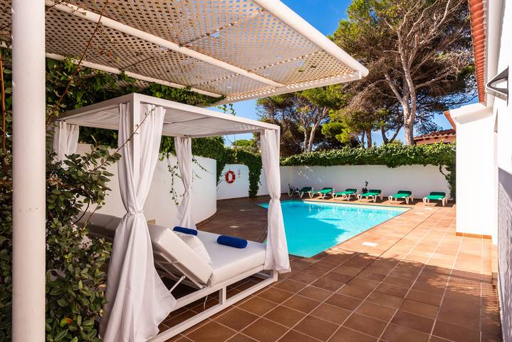 Casa vacanza per 7 persone, con Terrazza e Giardino a Cala en Bosc