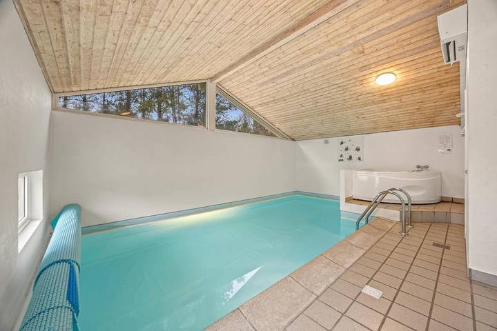Ferienhaus für 8 Personen, mit Balkon/Terrasse und Whirlpool sowie Terrasse und Garten in Houstrup Strand - 2