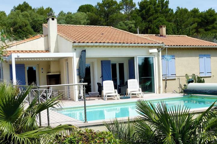 Location de vacances pour 4 personnes, avec jardin à Cazedarnes