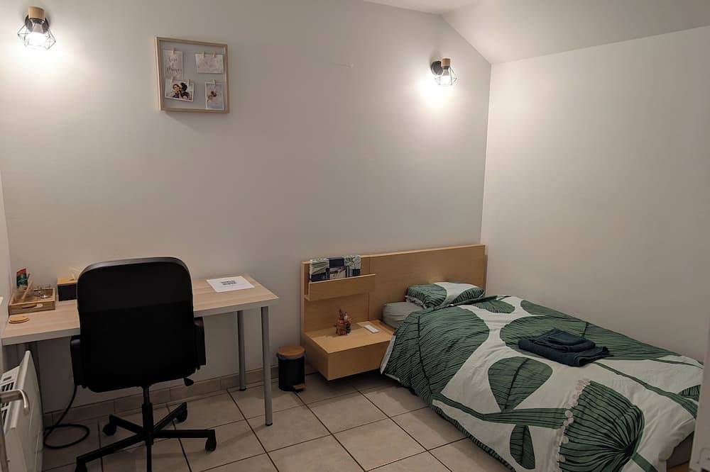 Appartamento intero, Swimming pool, jacuzzi, terrace and games for young and old, 5km from Switzerland! in Hérimoncourt, Doubs