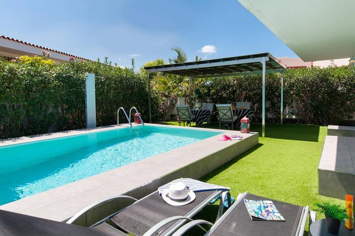 Gîte pour 4 personnes, avec Terrasse ainsi que Jardin et Piscine