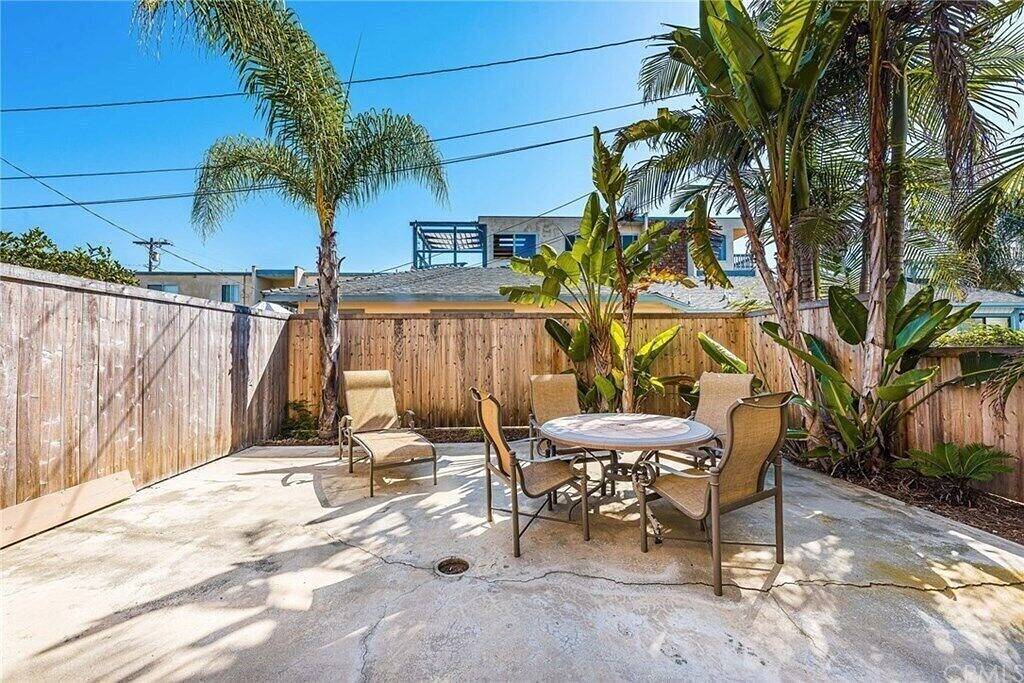 Beach Facing! Large 3Br - 180 panoramic ocean views, steps to sand and Village! in Carlsbad, San Diego County