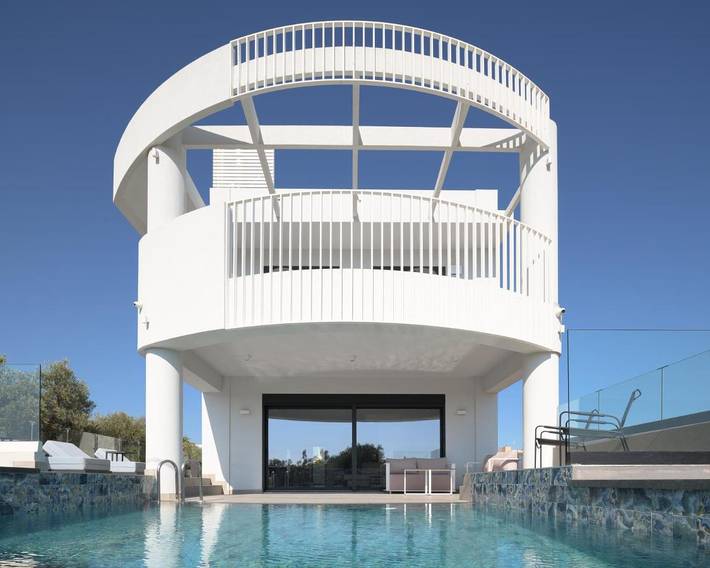 Villa pour 4 personnes, avec piscine et jardin