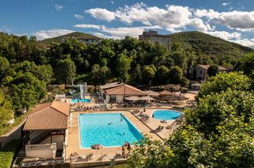 Gîte pour 6 personnes, avec piscine ainsi que bassin pour enfant et jardin, animaux acceptés à Sampzon