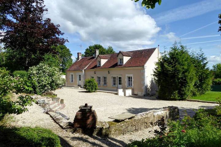 Location de vacances pour 11 personnes, animaux acceptés à Merry-Sec