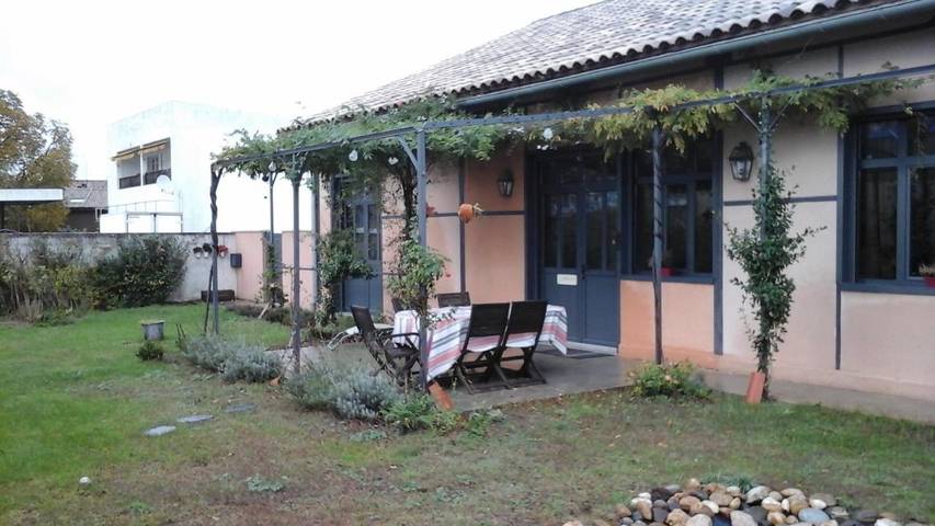Location de vacances pour 2 personnes, avec terrasse et jardin à Casteljaloux - 4