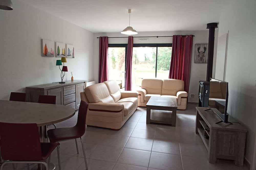 Gite with swimming pool and beach  in Le Tour-du-Parc, Côte des Mégalithes