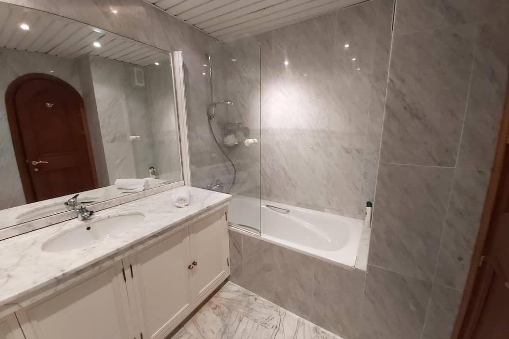 Entire apartment, Del Parque Flats - Puerto Marina Island in Benalmádena Costa, Costa del Sol