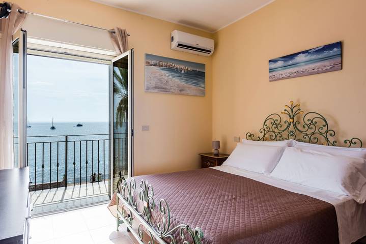 Gîte pour 6 personnes, avec terrasse à Giardini-Naxos - 4