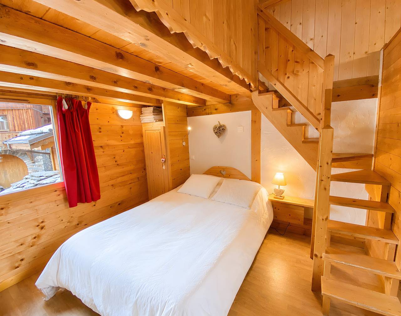 Appartement entier, Appartement "Les Dolomites" avec vue sur les montagnes, terrasse privée et Wi-Fi in Bellentre, La Plagne-Tarentaise