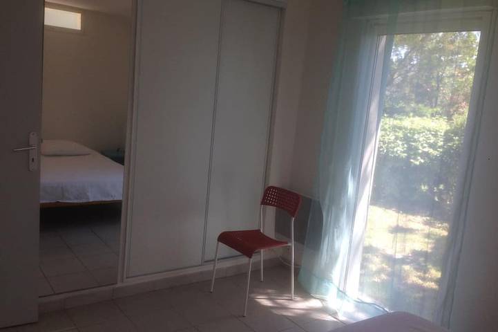 Location de vacances pour 4 personnes, avec terrasse ainsi que piscine et jardin à Ollioules - 2