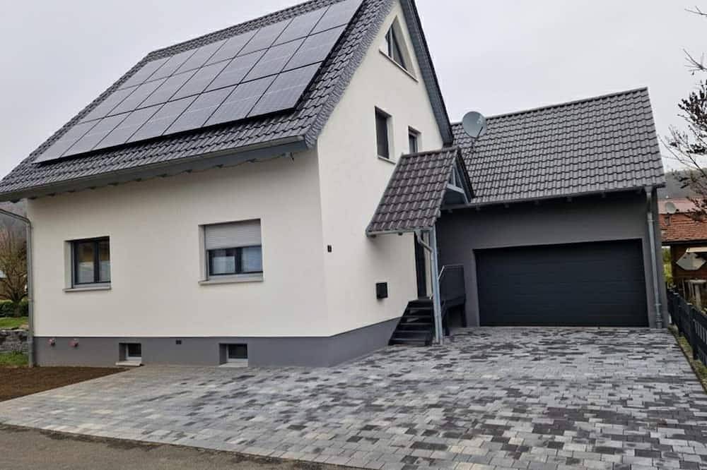 Ganze Wohnung, Ferienwohnung (56m2) mit Terrasse und Gartenzugang in Bad Staffelstein, Oberes Maintal - Coburger Land