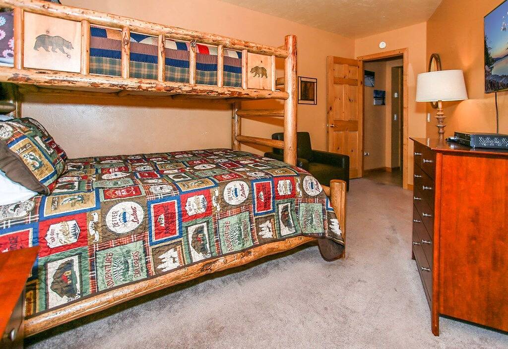 Bear Family Cabin - 5Br / 3Ba / Billardtisch / Kicker / Whirlpool / Wifi in Big Bear Lake, San Bernardino County
