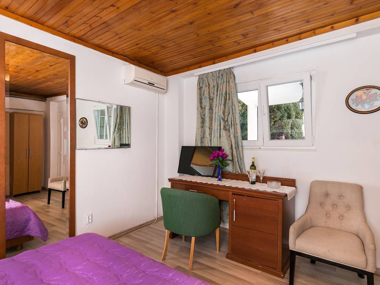 Entire apartment, Guest House Kusalo - Comfort Twin or Double Room with Patio (Soba 5) in Dubrovnik, Grad Dubrovnik