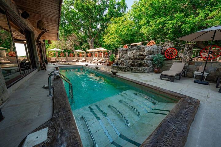 Ferienhaus für 5 Personen, mit Sauna und Ausblick sowie Garten und Pool, mit Haustier