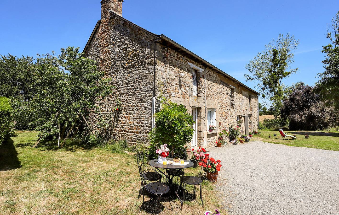 Appartement confortable avec jardin, terrasse et parking in Andouillé-Neuville, Région de Rennes