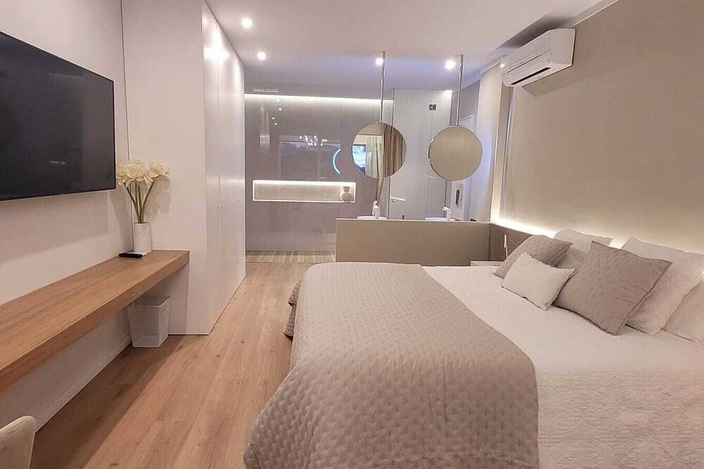 Luxusvilla mit Spa und beheiztem Pool. Panoramablick auf das Meer und Golf in Cas Catala, Calvià