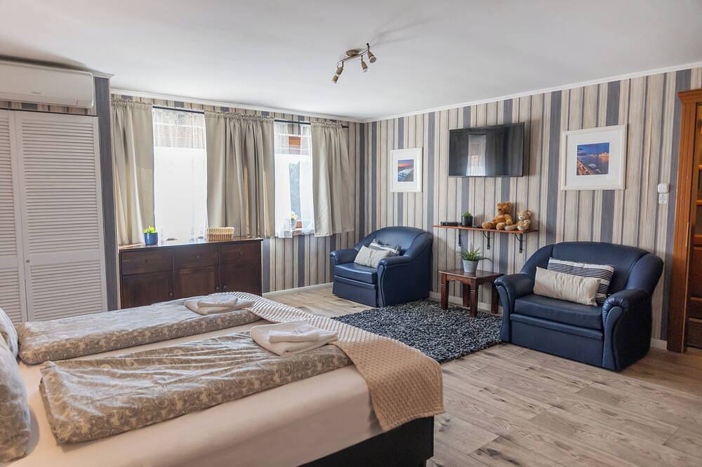 Private Luxus-Villa mit Hallenbad für Gruppen bis 24 Personen 7bdr in Budapest, Mittelungarn