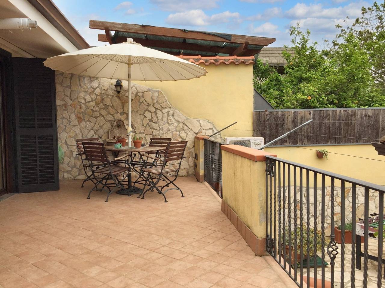 Ganze Wohnung, Geräumiges Apartment in Giugliano mit privatem Pool und Terrasse in Giugliano in Campania, Neapel Provinz