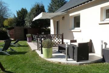 Gîte pour 4 personnes, avec terrasse et jardin à Tréveneuc