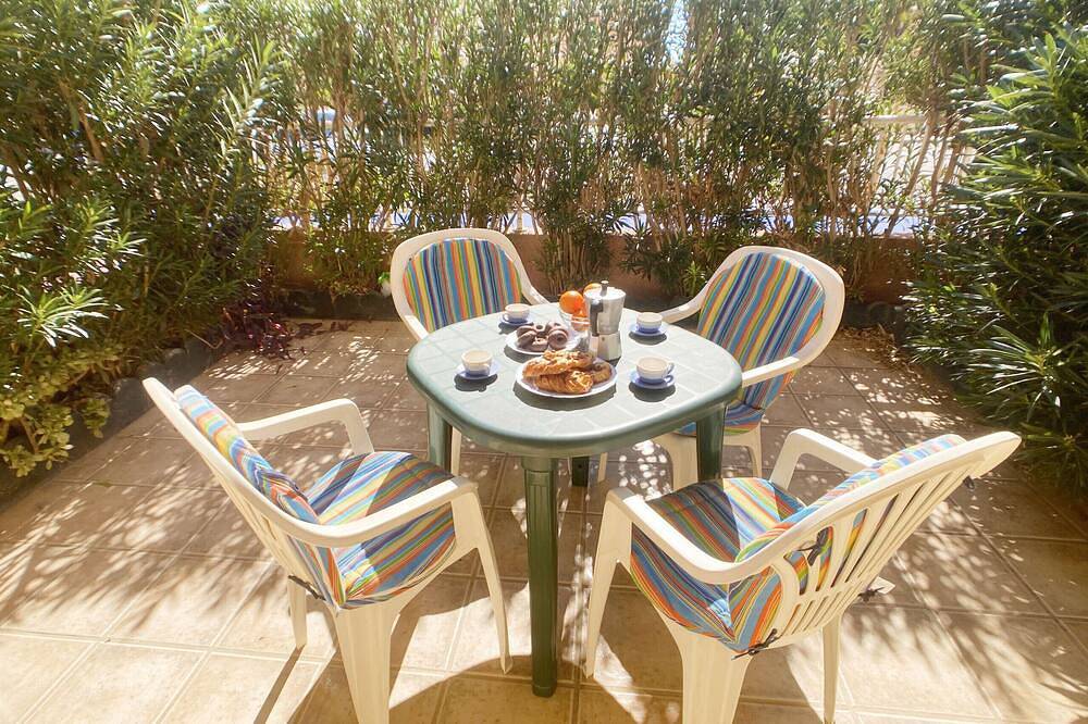 Entire apartment, Groundfloor with terrace in Plaza Bohemia in La Manga del Mar Menor, Mar Menor