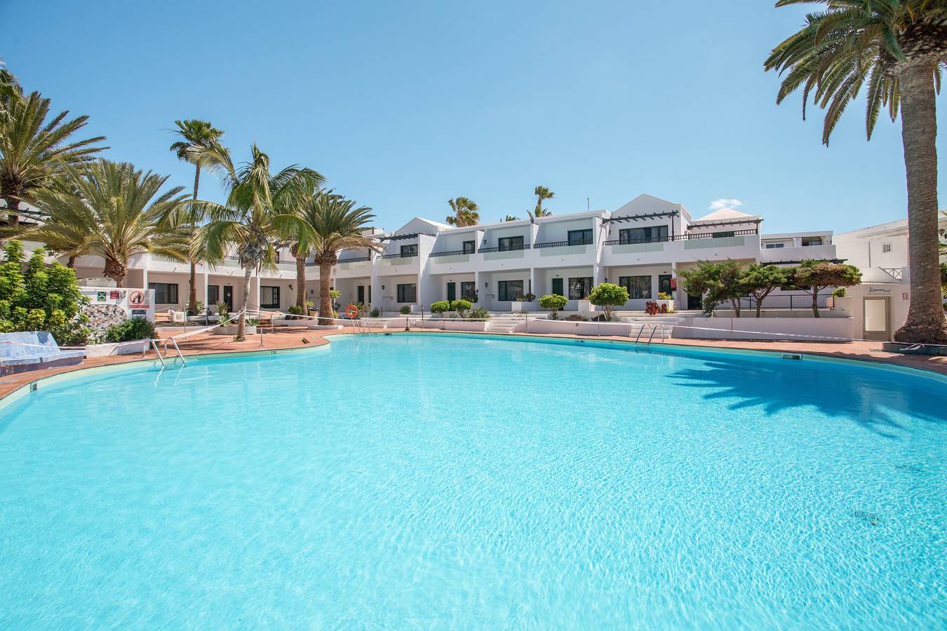 Entire apartment, Apartamento Sol y Playa with Pool, Wi-Fi, Terrace & Garden in Puerto del Carmen, Tías